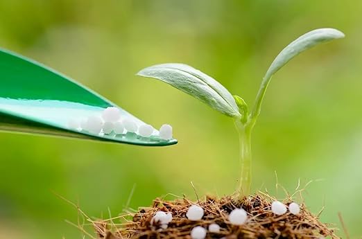 Urea Fertilizer 46-0-0, Nitrogen Fertilizer for Plant Growth and Green Lawns, Fruit, Vegetables. (4 lb)