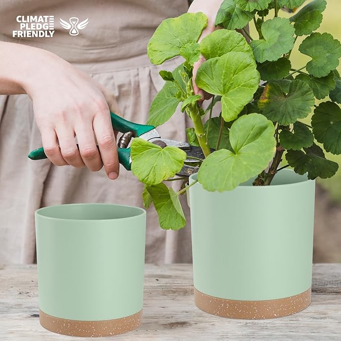 Plant Pots with Drainage Holes and Saucers – 7, 6.5, 6, 5, 4 Inch Plastic Planters for Indoor Outdoor Plants, Modern Matte Finish, Lightweight & Durable（Green）
