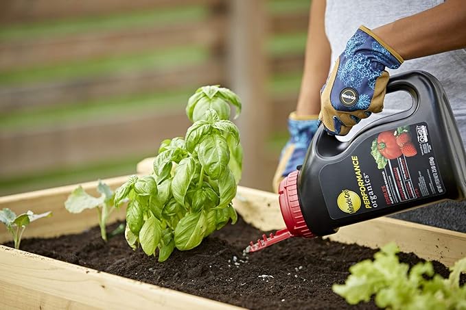 Miracle-Gro Performance Organics Edibles Plant Nutrition Granules - Plant Food with Natural & Organic Ingredients, for Tomatoes, Vegetables, Herbs and Fruits, 2.5 lbs.