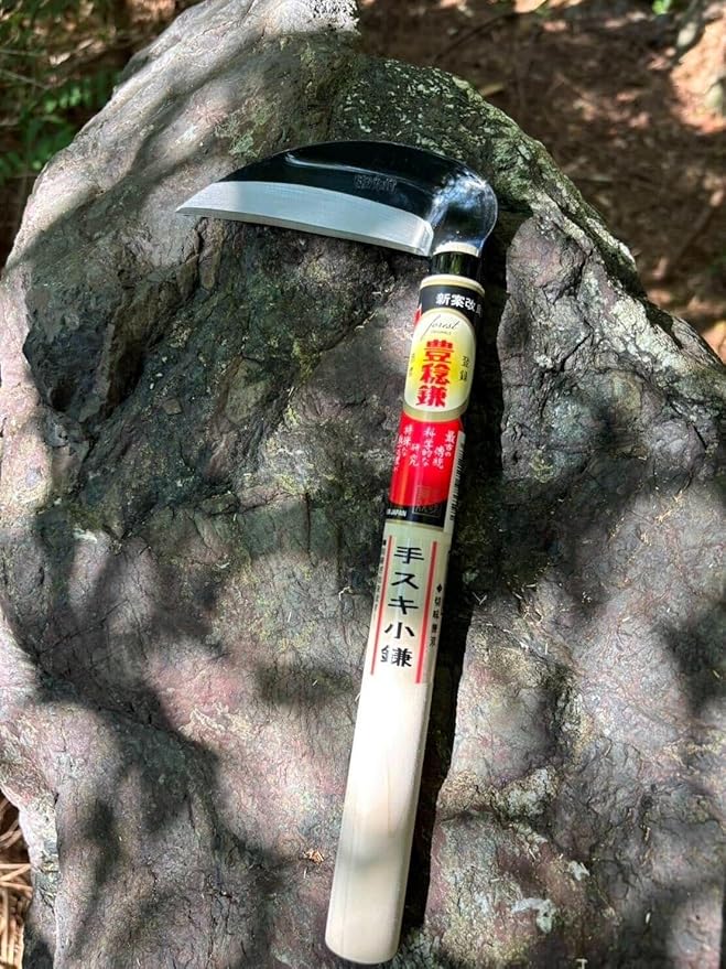 Hounen Miyawaki Japanese Weeding Sickle Kama (4.7" (12 cm) Blade) – Curved Serrated Pull-Cut High-Carbon Steel Weed & Grass Cutter, Ultra-Light 3.5 oz (100 g), 11" (28 cm) Wood Handle, Made in Japan