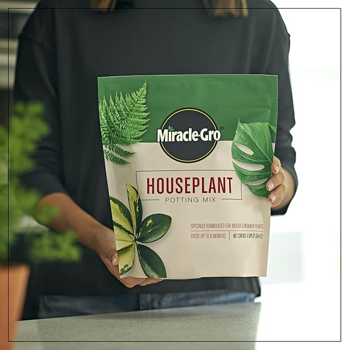 Miracle-Gro Houseplant Potting Mix - Fertilized Indoor Plant Soil for Containers, Designed to be Less Prone to Gnats, 4 qt. (3-Pack)