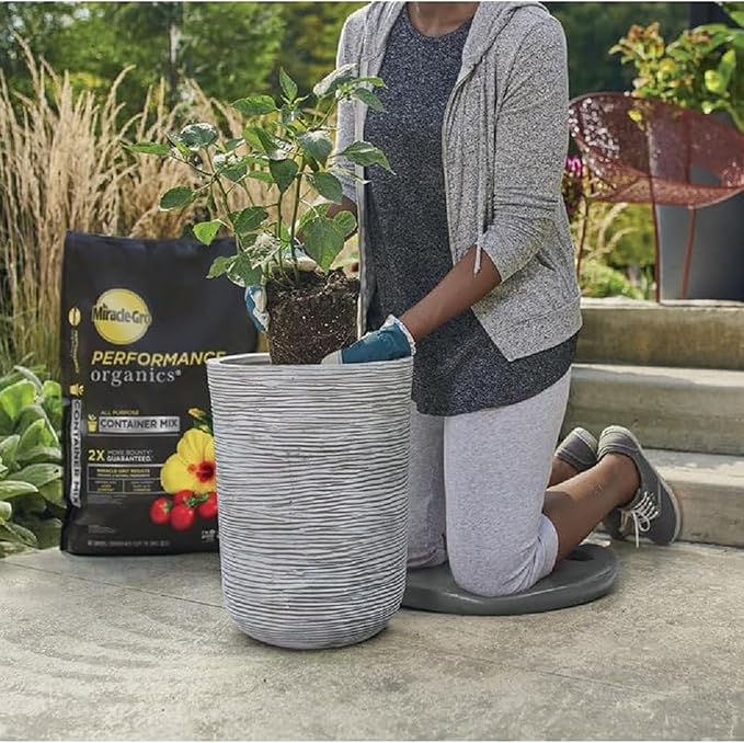Miracle-Gro Performance Organics All Purpose Container Mix with Natural and Organic Ingredients, Feeds Container Grown Vegetables, Flowers and Herbs for up to 3 Months, 1 cu. ft.