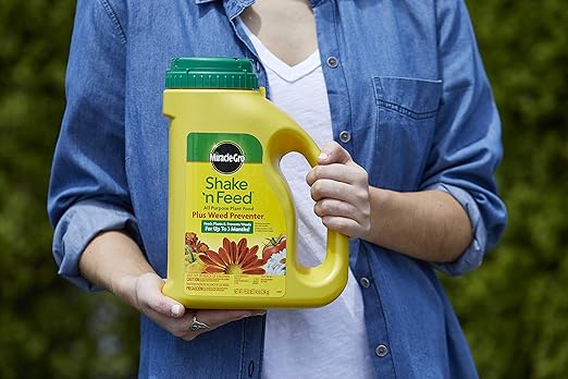 Miracle-Gro Shake 'N Feed All Purpose Plant Food Plus Weed Preventer1, Prevents Crabgrass, Common Chickweed and Common Purslane in Gardens, 4.5 lb.